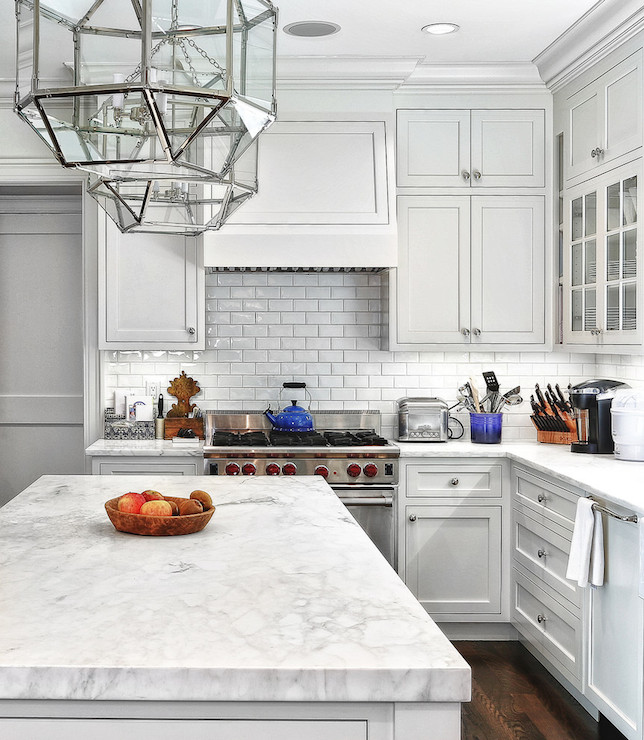 Kitchen with subway tiles type